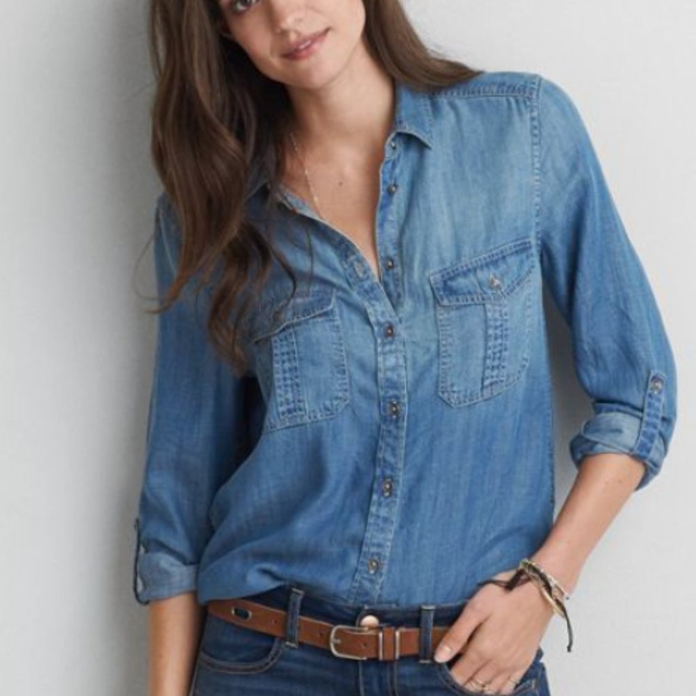 American Eagle Outfitters AE Boyfriend Blue Chambray Shirt Size S